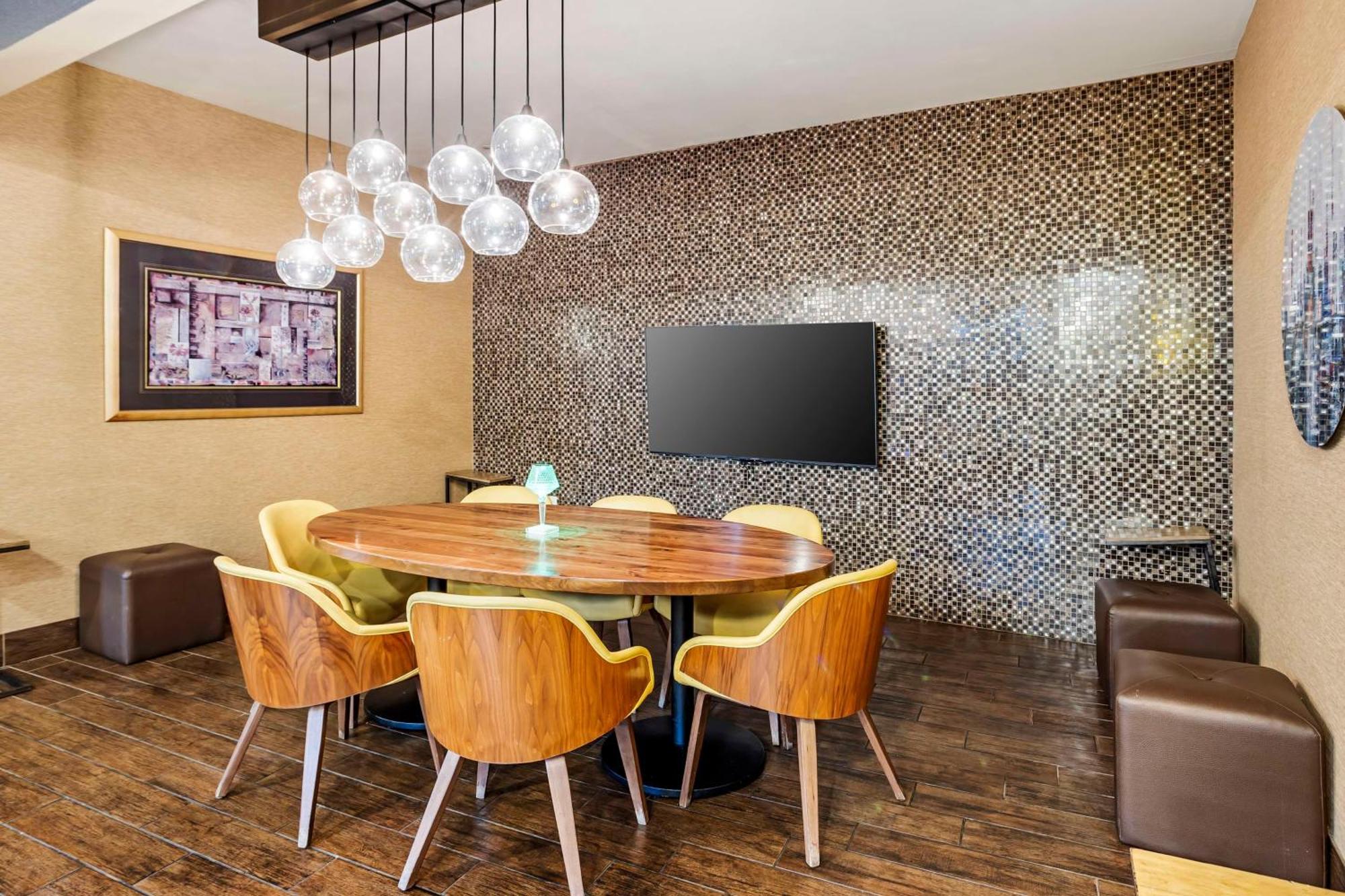 Best Western Plus Newark Airport West Екстериор снимка
