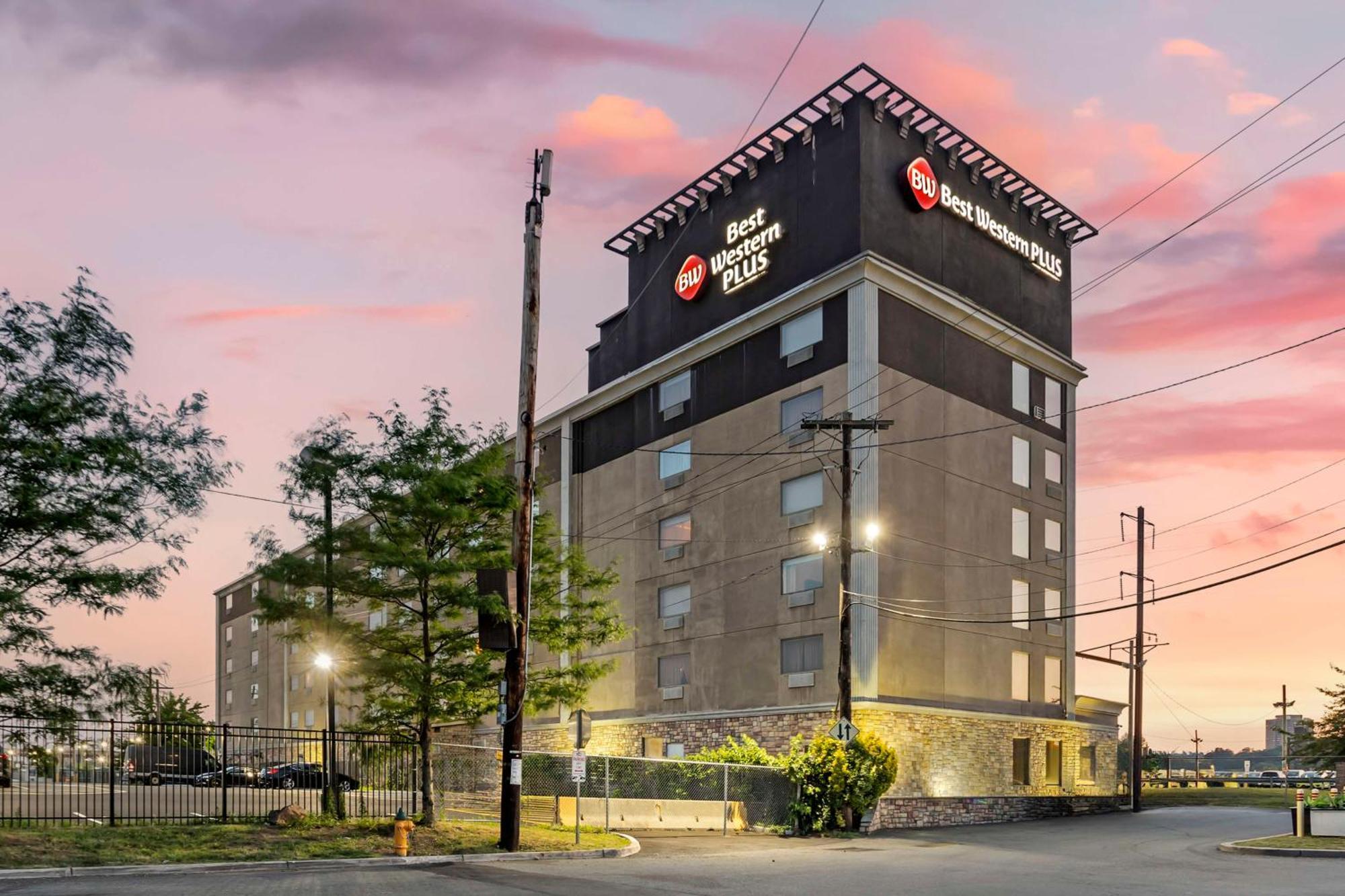 Best Western Plus Newark Airport West Екстериор снимка